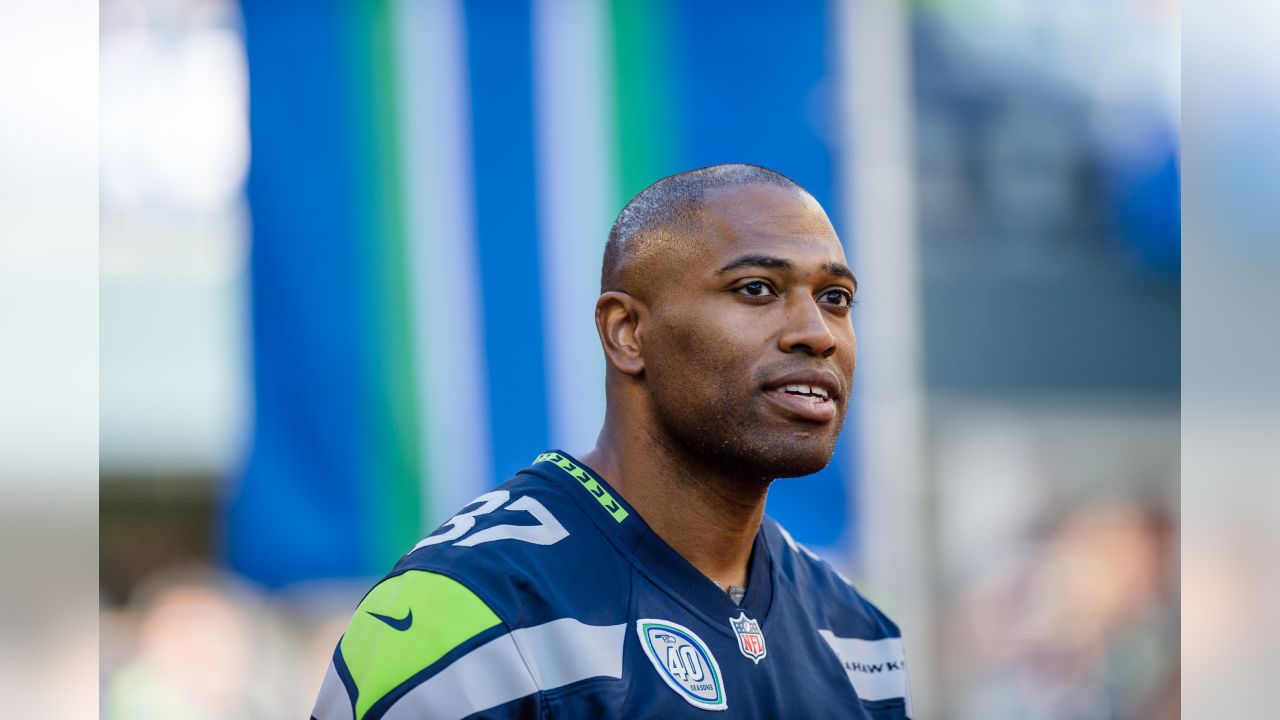 Seahawks to induct RB Shaun Alexander into Ring of Honor during Week 6 game  vs. Cardinals