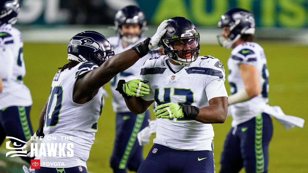 DK Metcalf Rocks A Crop Top Sweatshirt In Pittsburgh, Pittsburgh, crop top,  sweater, DK Metcalf, This week's DK Metcalf crop top: warm yet  fashionable., By Seattle Seahawks