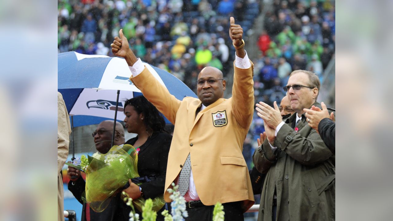 Lifelong Seahawk Kennedy prepares to enter Hall of Fame