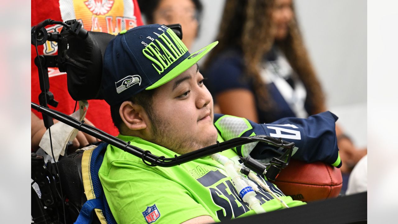 PHOTOS: Make-A-Wish Gives A Visit To The Seahawks