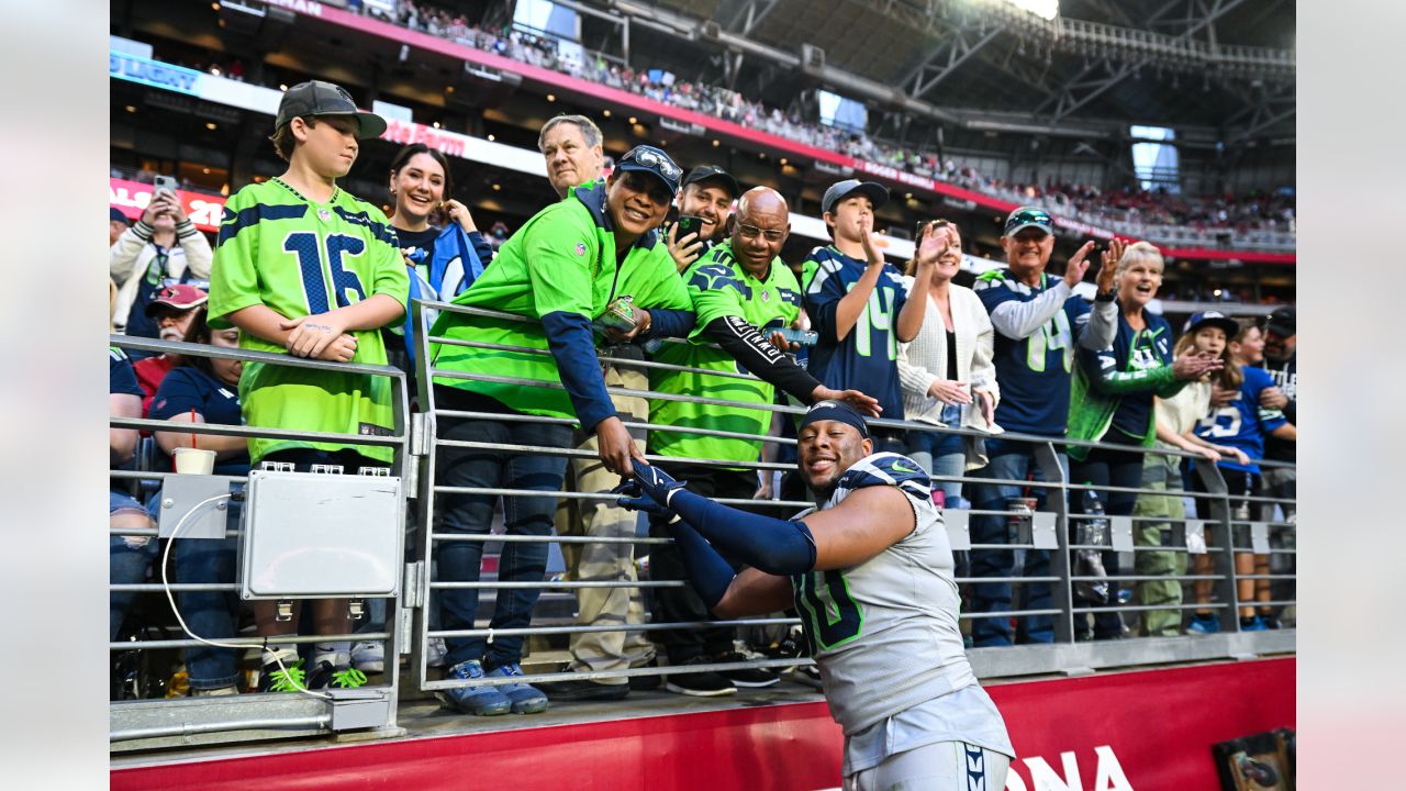 Tuesday Round-Up: Seahawks G Damien Lewis Named To PPF Week 9 Team