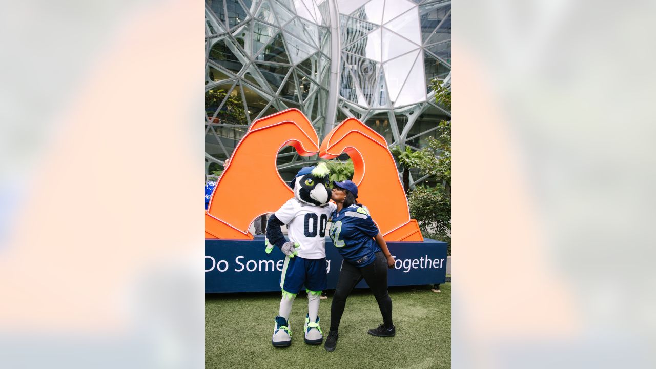 PHOTOS: Seahawks Celebrate Kickoff Week With Block Party In South