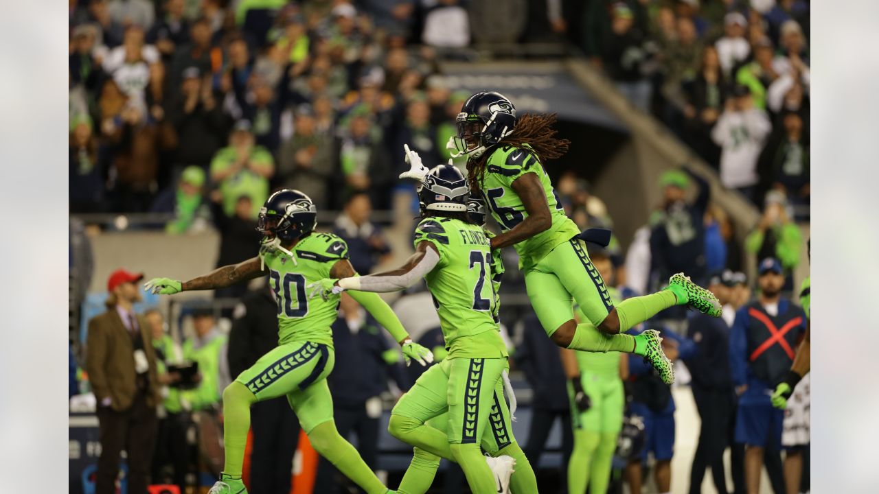 Do any of you remember the first green jersey worn by the Seahawks in 2009  for one game before 2016's green action jerseys? Could say this is the OG  green action jersey. :