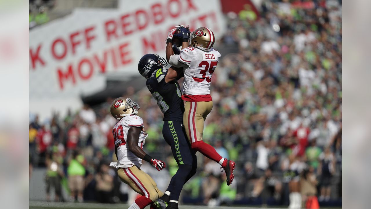 Seattle Seahawks Tight end Jimmy Graham #88 celebrates with