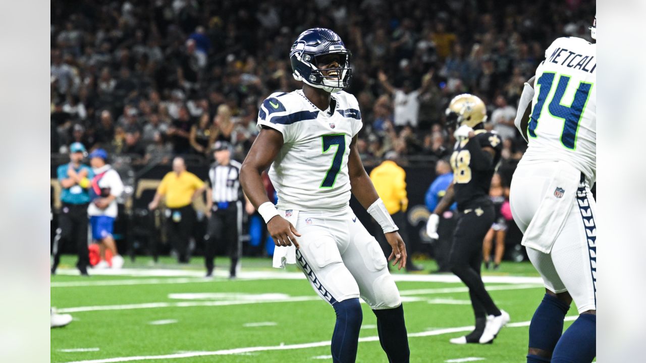 Seattle Seahawks lose 13-10 to New Orleans Saints in unwatchable, putrid  display of offense - Field Gulls