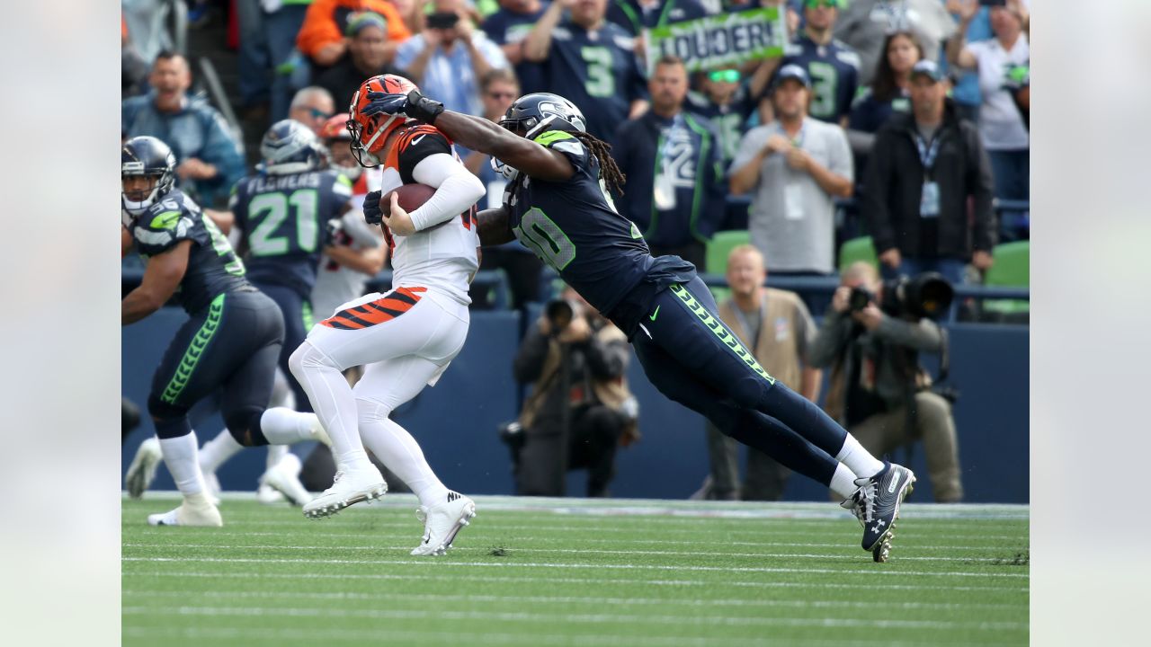 Seahawks roll past Panthers as Rawls scores twice