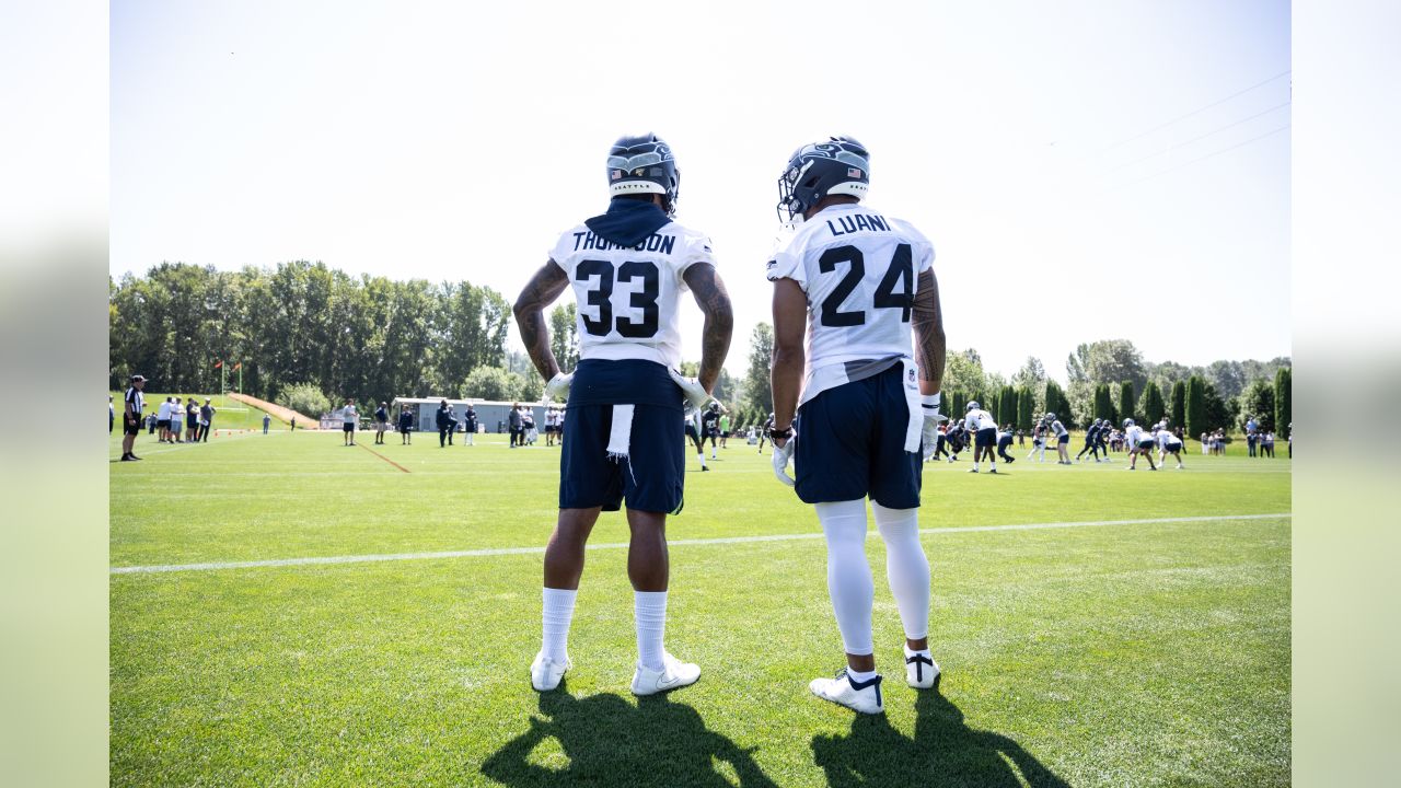 Zac Stevens on Twitter: First look at Russell Wilson in a Broncos helmet.  (Via @DangeRussWilson)  / Twitter