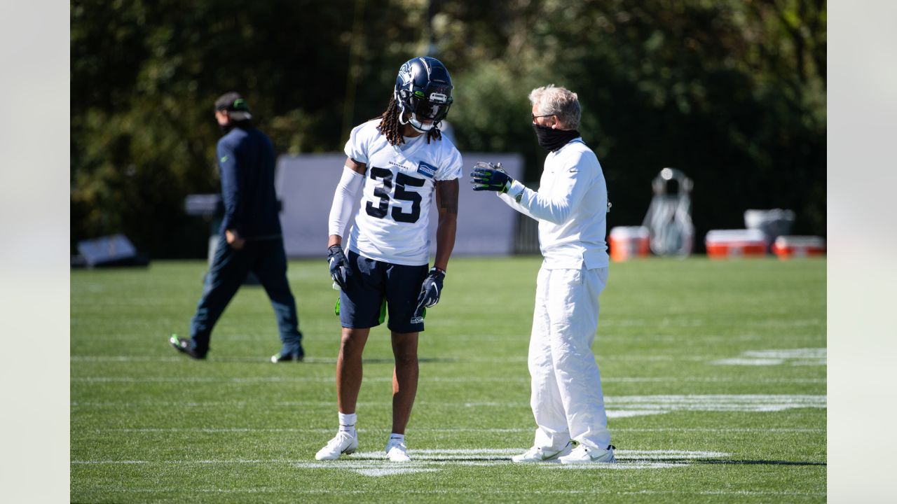 Seahawks notebook: Chris Carson 'has fresh legs', Marquise Blair has been  'the brightest surprise of camp'