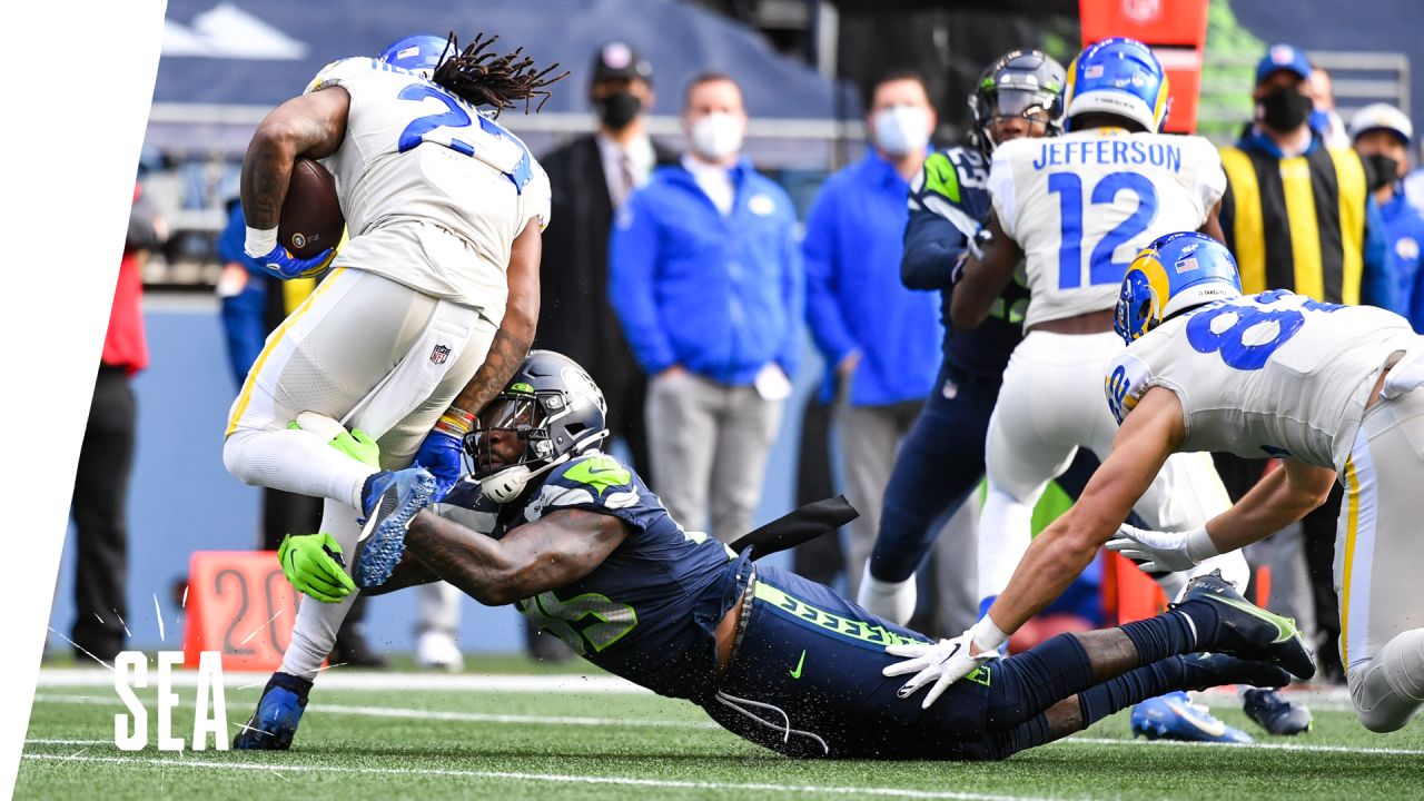 Photos: Chargers vs Rams Game Action