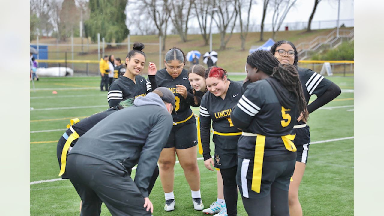 Seattle Seahawks Grant $50,000 to Support Youth Flag Football Programs in  the Pacific Northwest