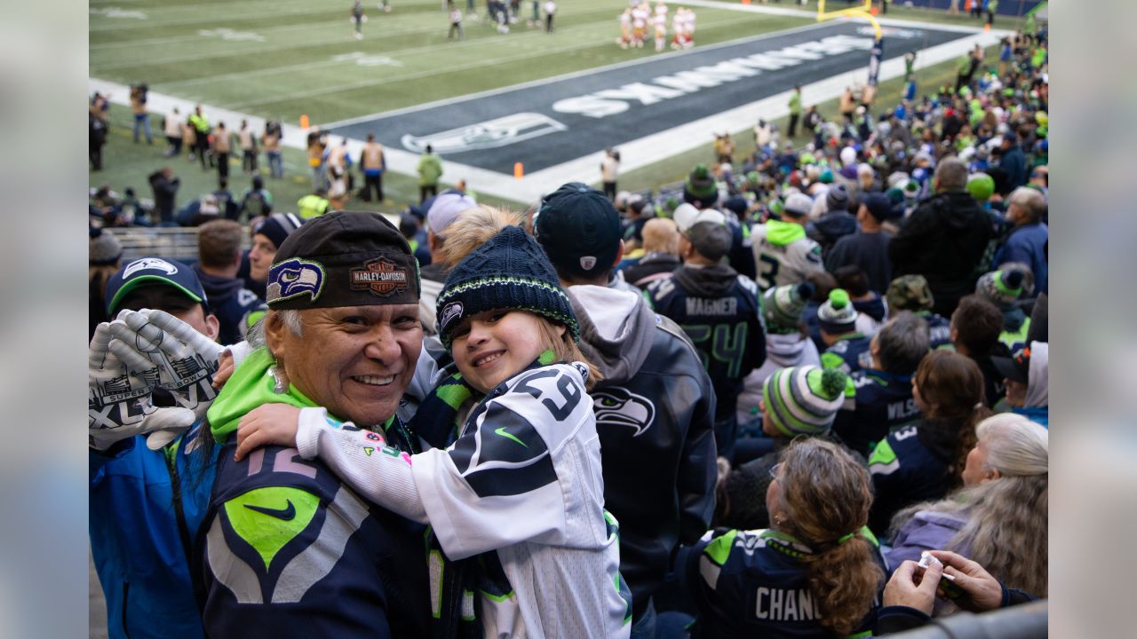 Doug Baldwin, Seahawks Pay Tribute To Richard Sherman With Touchdown  Celebration