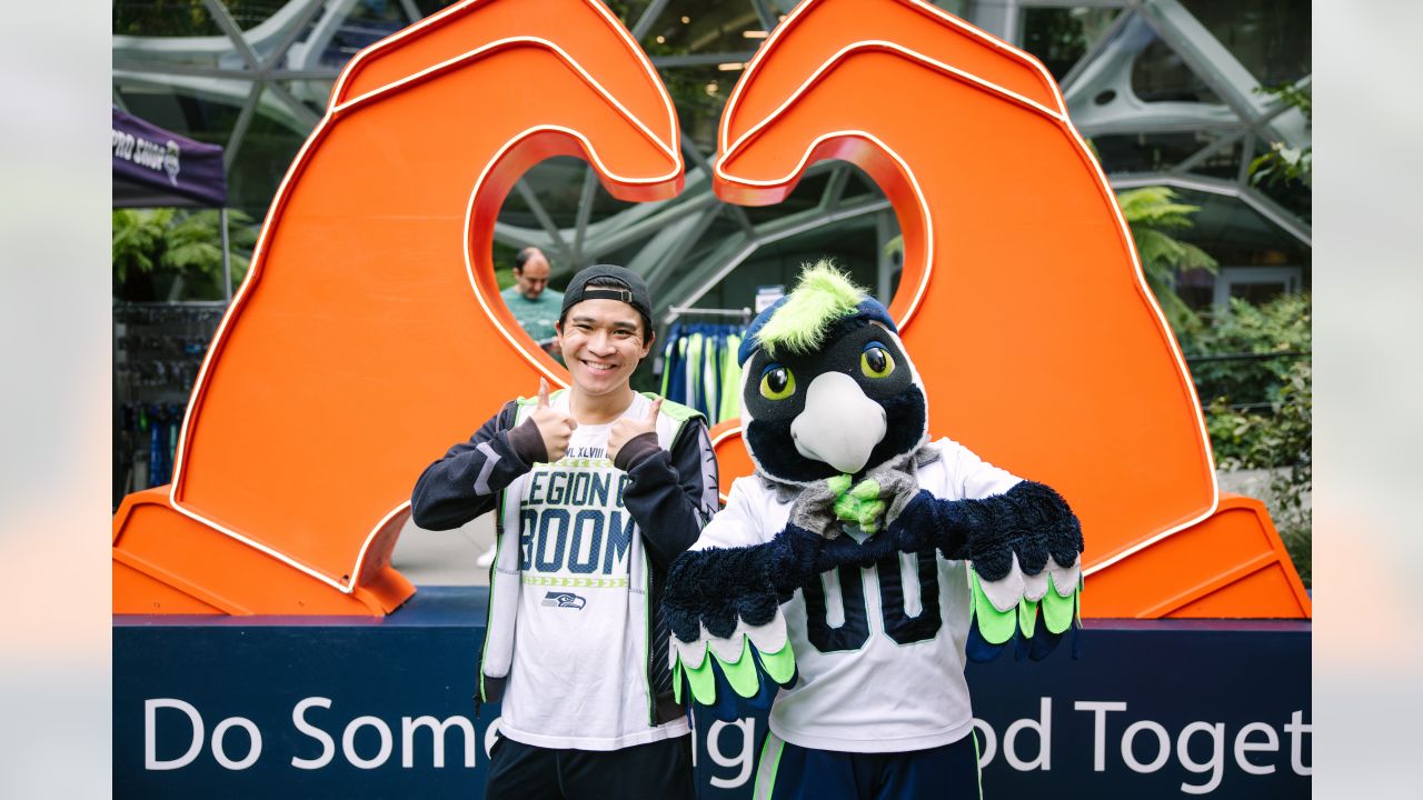 PHOTOS: Seahawks Celebrate Kickoff Week With Block Party In South