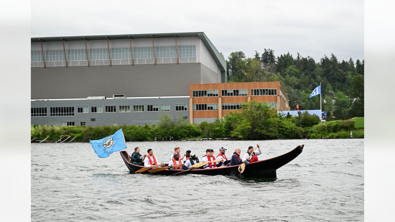 Seattle Seahawks rookies, Muckleshoot Indian Tribe canoe across