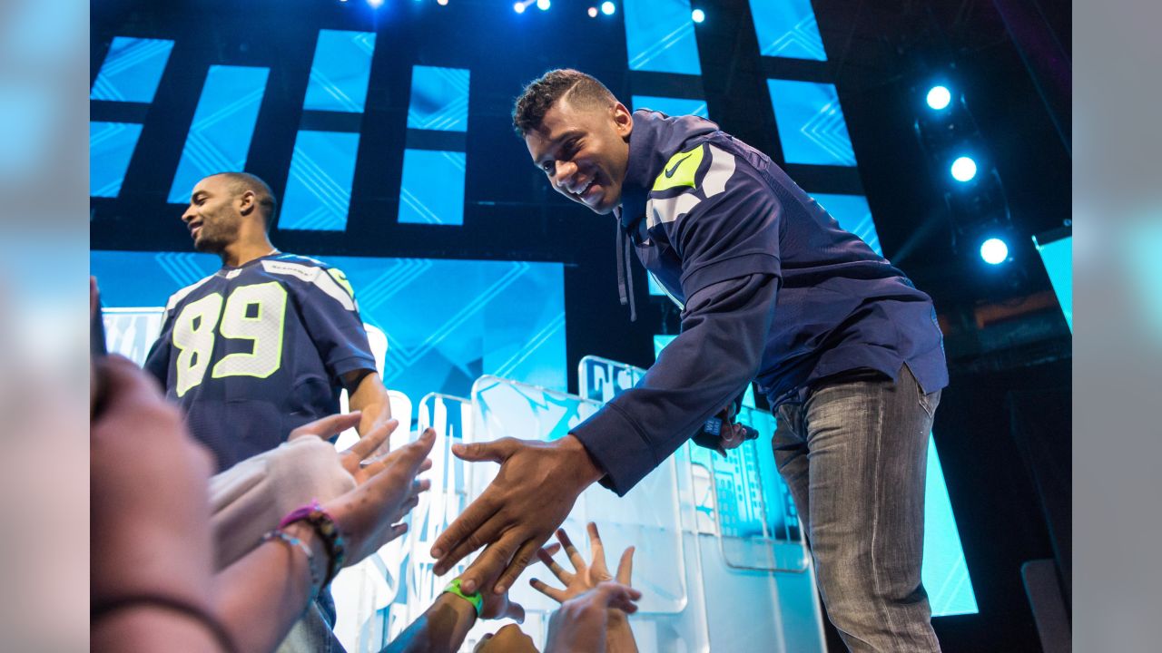 Kasey Kahne, Russell Wilson raise over $600,000 at The DRIVE