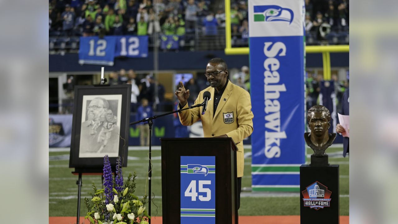 Seahawks retire Kenny Easley's No. 45 jersey in game against Colts