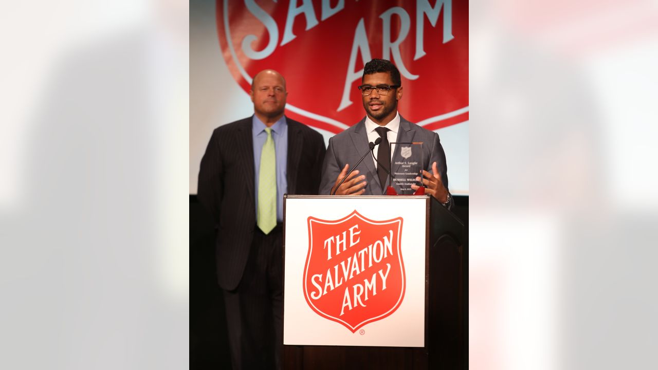 WATCH: Russell Wilson accepts 2020 Walter Payton Man of the Year Award