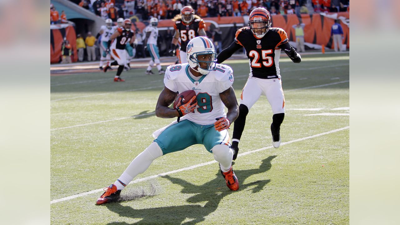 File:Miami Dolphins wide receiver Brandon Marshall practices