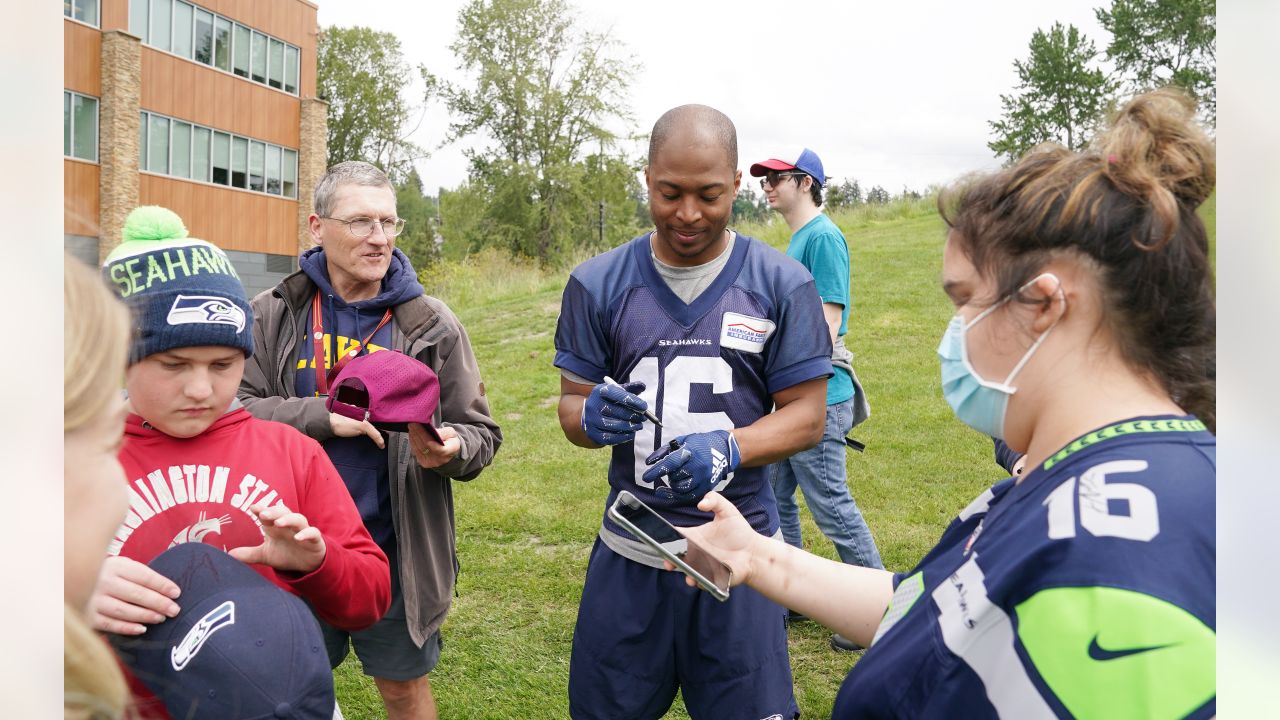 Seattle Seahawks on X: Learning about real estate with @TDLockett12. 