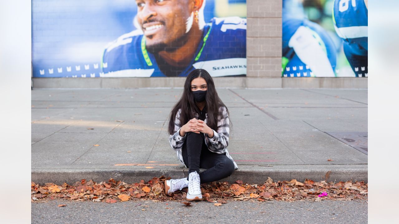 Quick mock-up of Bobby Wagner in a Seahawks jersey, in case you were  wondering what that might look like : r/NFCWestMemeWar