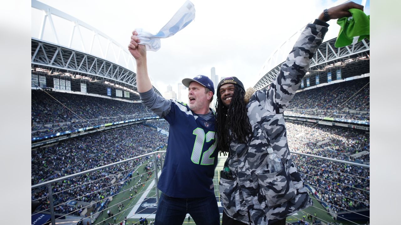 Seattle Seahawks Invite Fans To Raise Virtual '12 Flag' With Augmented  Reality Experience