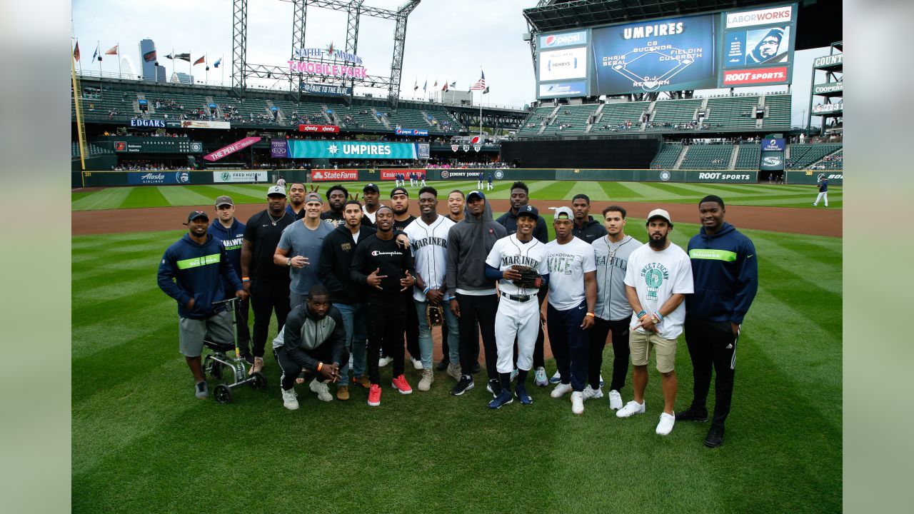 DK Metcalf Throws Out Mariners' First Pitch