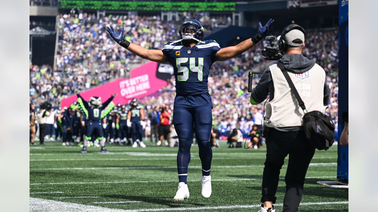 Bobby Wagner gets huge ovation in Seattle Seahawks return - Seattle Sports