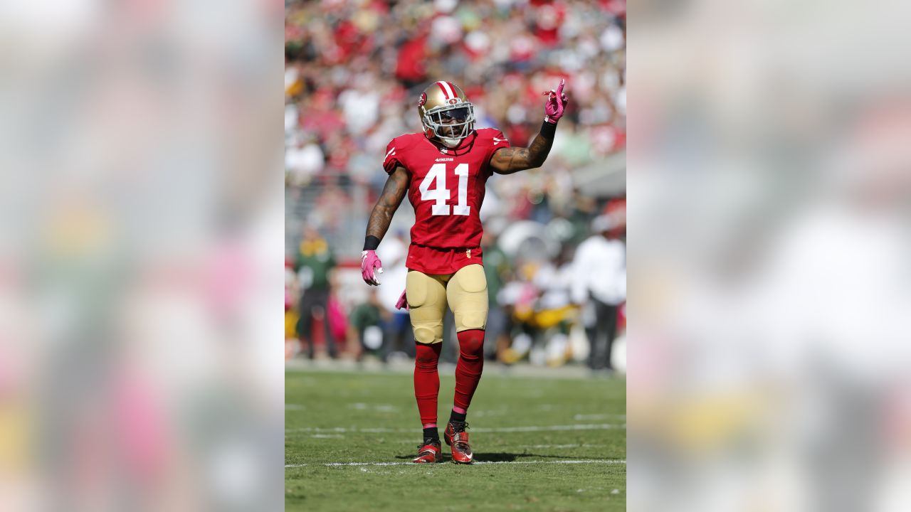 Green Bay Packers running back Aaron Jones (33) runs in front of San  Francisco 49ers cornerback Richard Sherman (25) and strong safety Jaquiski  Tartt (29) during the NFL football NFC Championship game