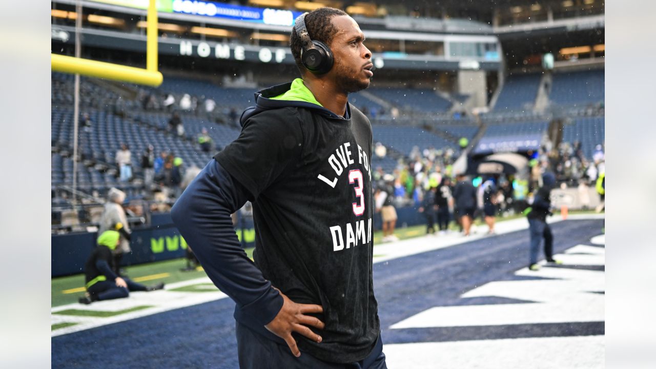 PHOTOS: Seahawks Show Love For Damar Hamlin During Pregame Warmups