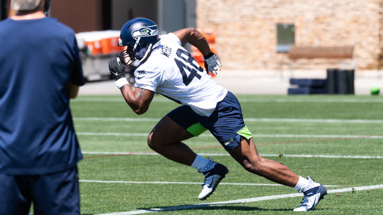 Seahawks DE/OLB Darrell Taylor off to hot start with three sacks in his  first four games - Field Gulls