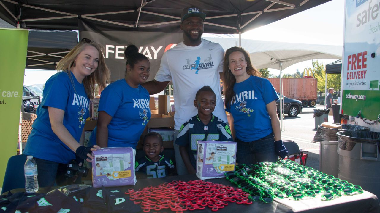 Cliff Avril Named 2020 Seahawks Legend Of The Year