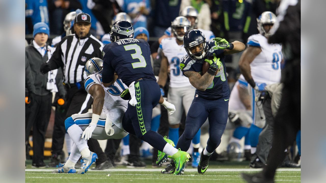 Seattle Seahawks including Thomas Rawls (34) and Cassius Marsh