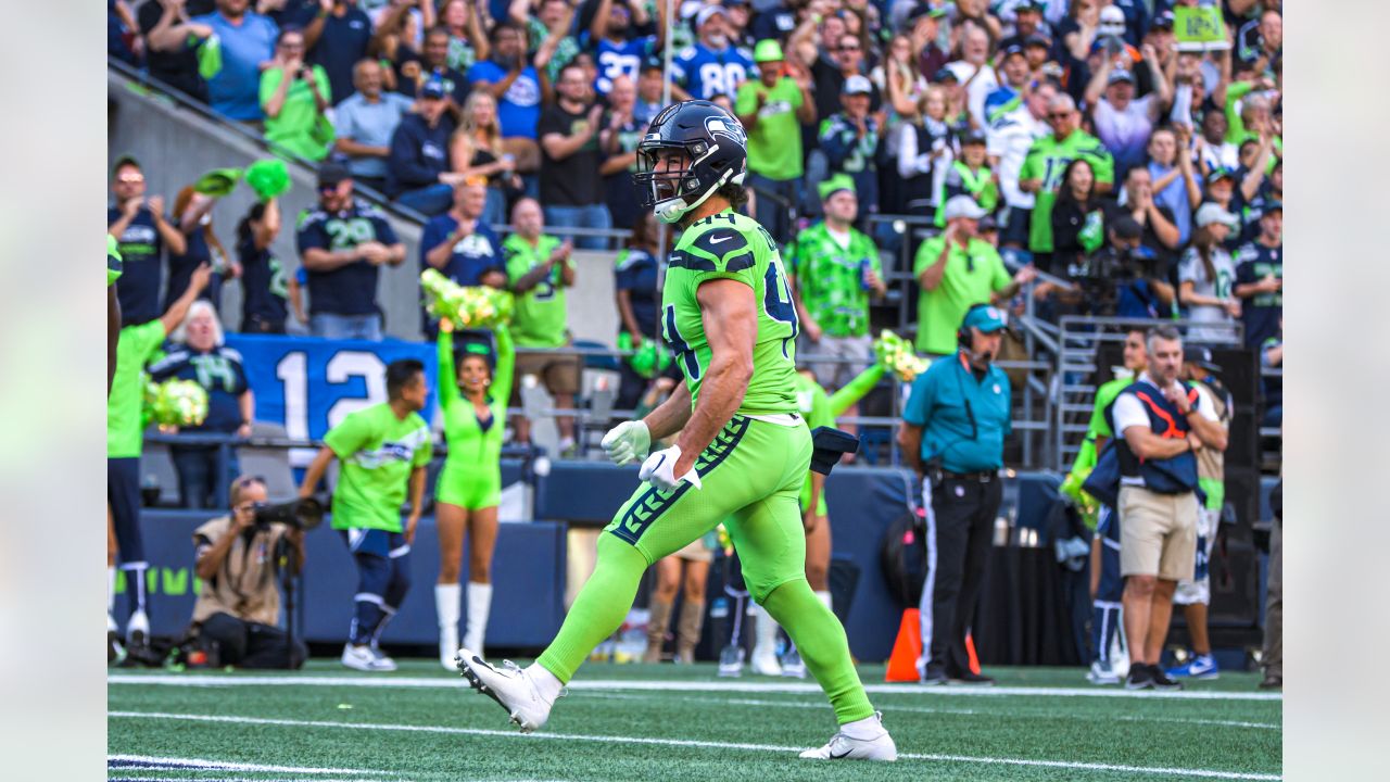 Nick Bellore posts priceless tweet after re-signing with Seahawks