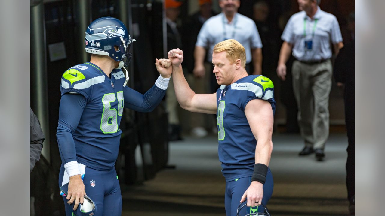 Seahawks' Jon Ryan suffers concussion on fake punt, Michael