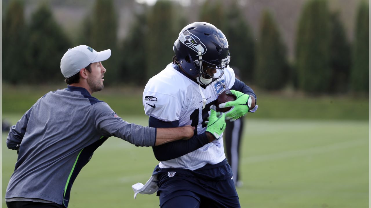 Seahawks training camp: Brandon Marshall is not too old for this - Field  Gulls