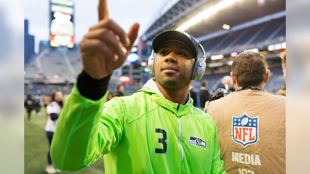 Russell Wilson Spreads His Football Gospel to the Broncos - The