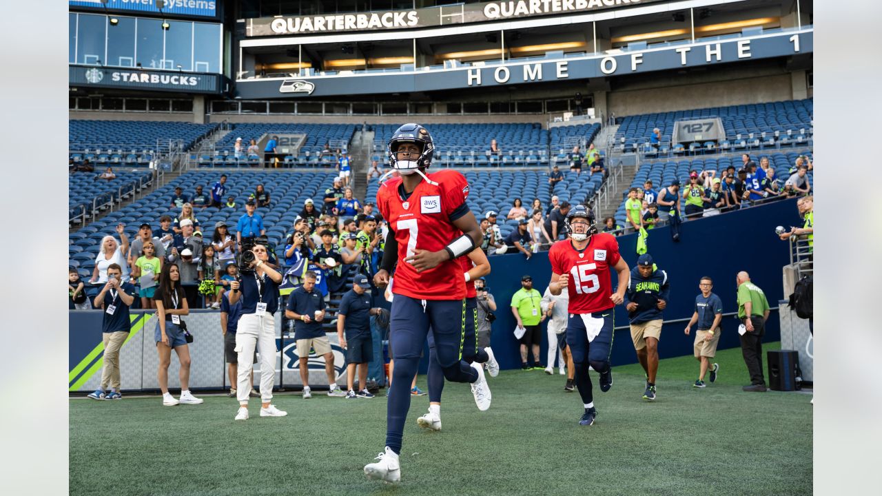 Chicago Bears kicker Cairo Santos (2) talks with Seattle Seahawks kicker  Jason Myers (5) before an NFL football game, Thursday, Aug. 18, 2022, in  Seattle. (AP Photo/Caean Couto Stock Photo - Alamy