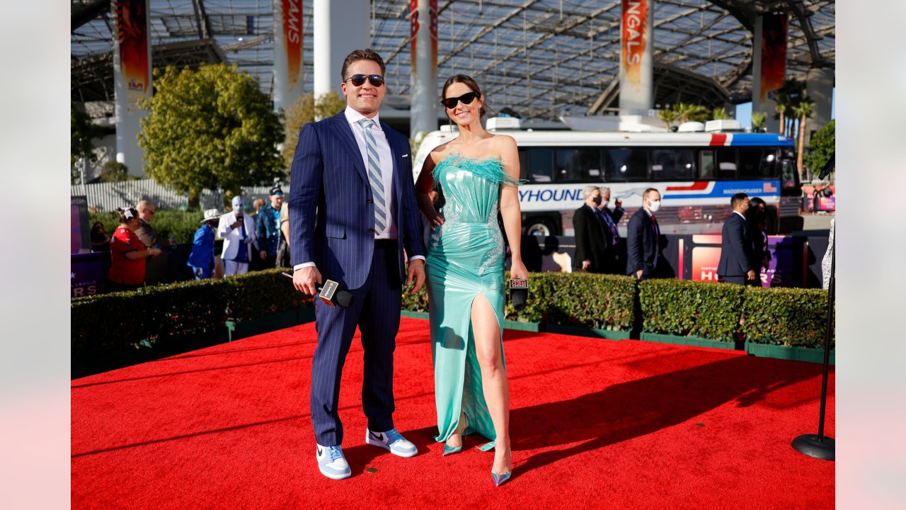 Seahawks QB Russell Wilson takes the red carpet at 2022 NFL Honors