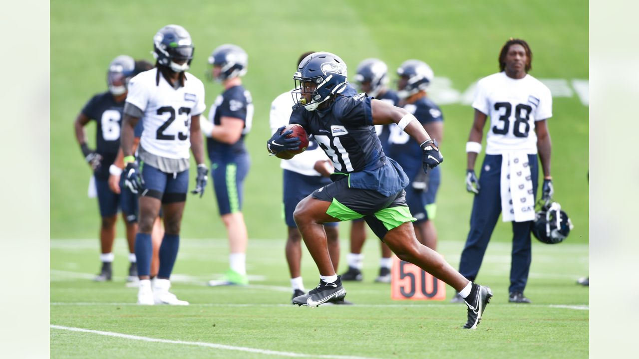 Seattle Seahawks linebacker Bruce Irvin walks off the field after a  practice session at NFL football training camp, Wednesday, Aug. 12, 2020,  in Renton, Wash. (AP Photo/Ted S. Warren Stock Photo - Alamy