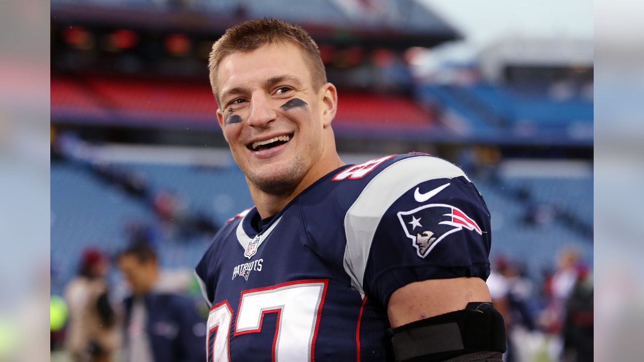 Sunday, October 2, 2016: New England Patriots tight end Rob Gronkowski (87)  prepares for the NFL game between the Buffalo Bills and the New England  Patriots held at Gillette Stadium in Foxborough