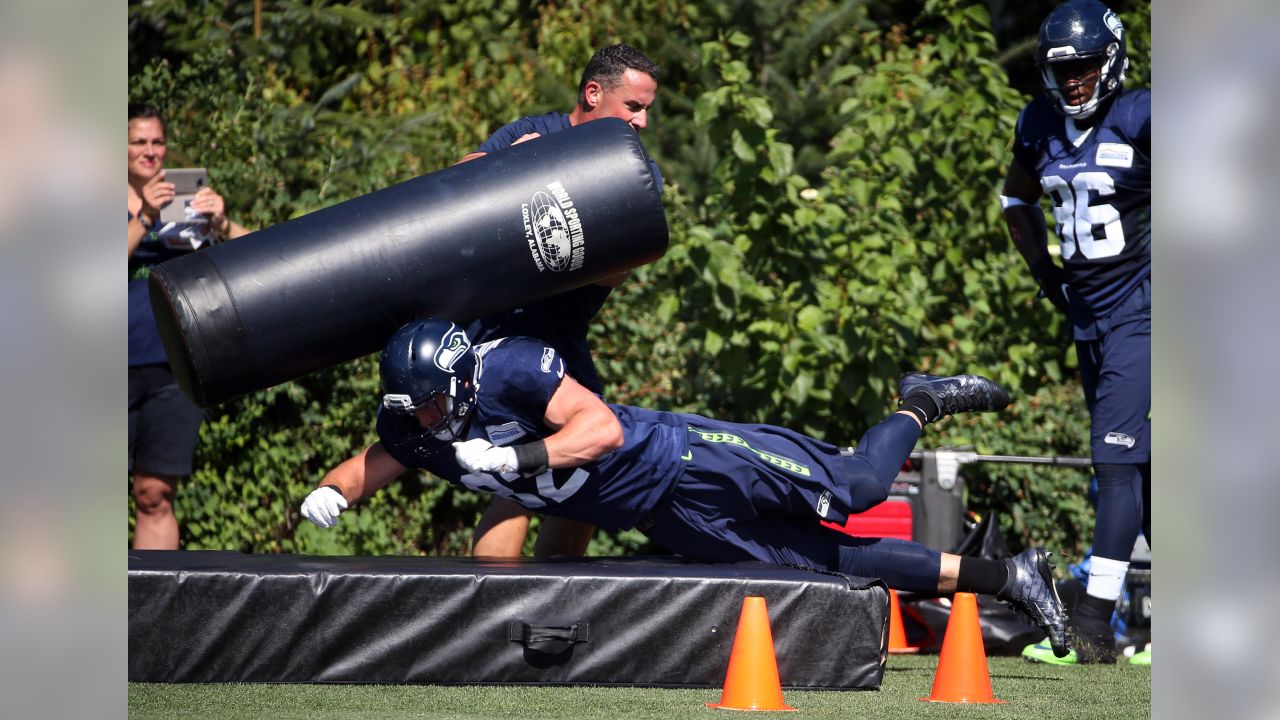 Seahawks Round-Up: K.J. Wright On Unlocking Darrell Taylor's “15-Sack  Potential”