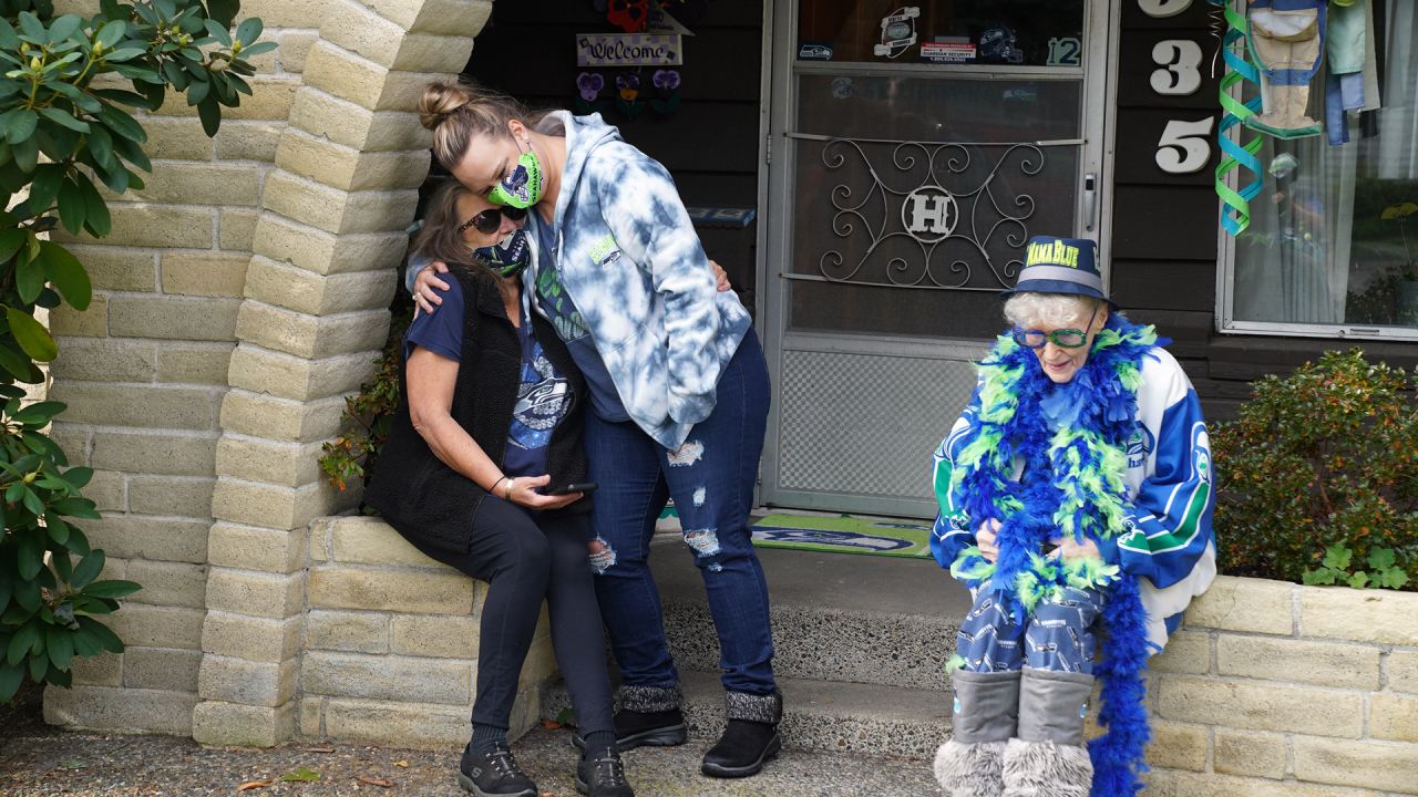 Legendary Seahawks fan, Mama Blue, dies at 92. Seahawks players and fans  are heartbroken 