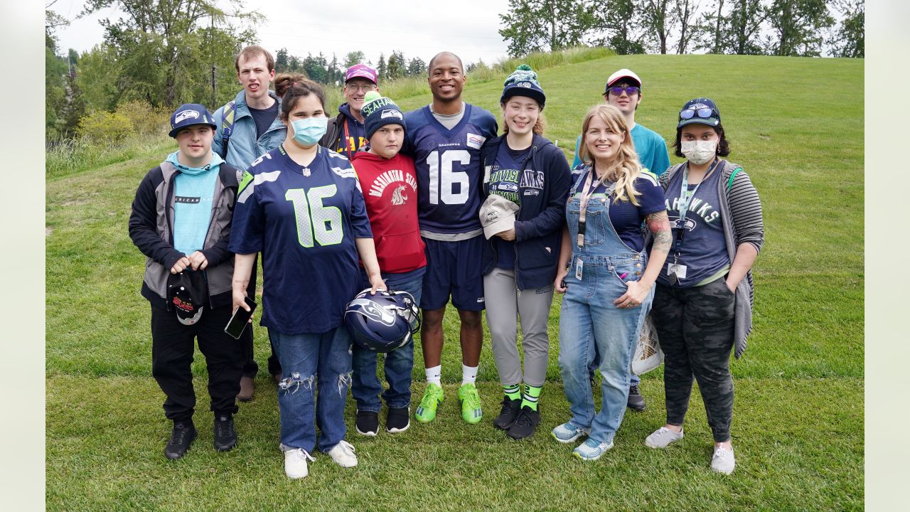 Seattle Seahawks on X: Learning about real estate with @TDLockett12. 