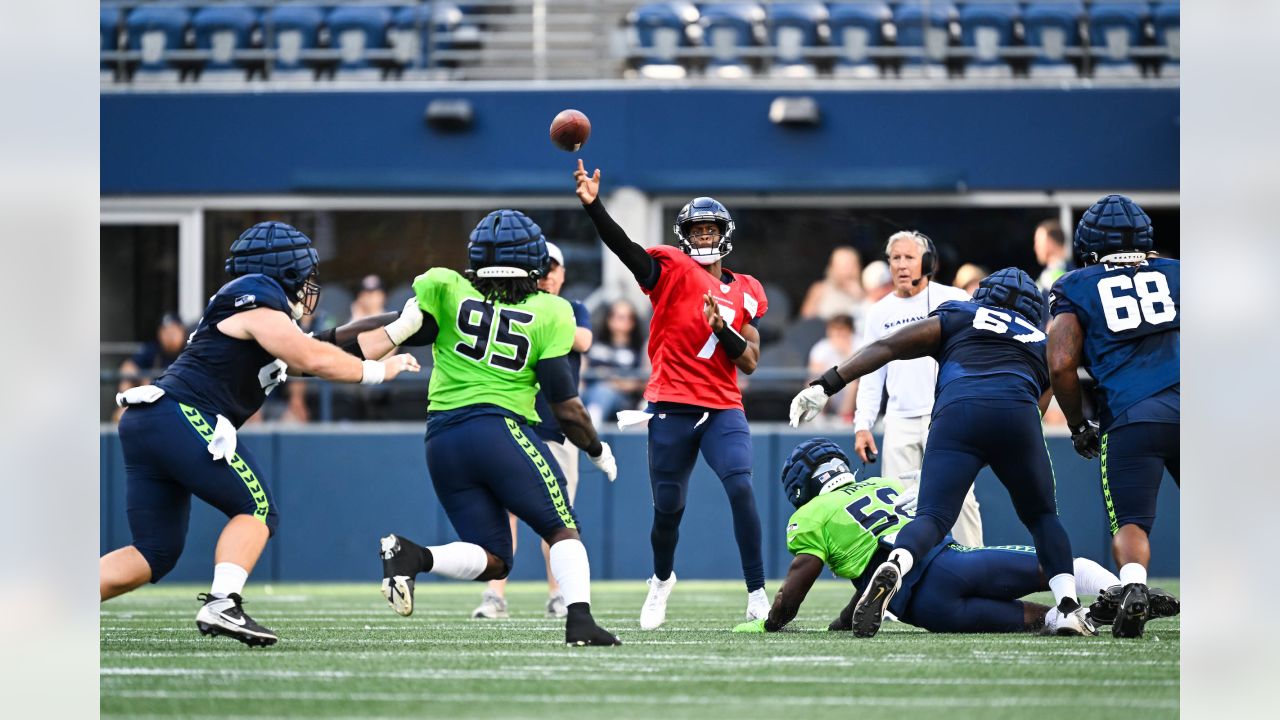 Chicago Bears kicker Cairo Santos (2) talks with Seattle Seahawks kicker  Jason Myers (5) before an NFL football game, Thursday, Aug. 18, 2022, in  Seattle. (AP Photo/Caean Couto Stock Photo - Alamy