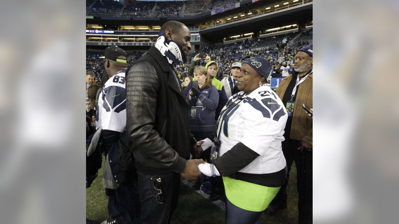 Injured Seattle Seahawks receiver Ricardo Lockette makes pregame appearance  at CenturyLink Field