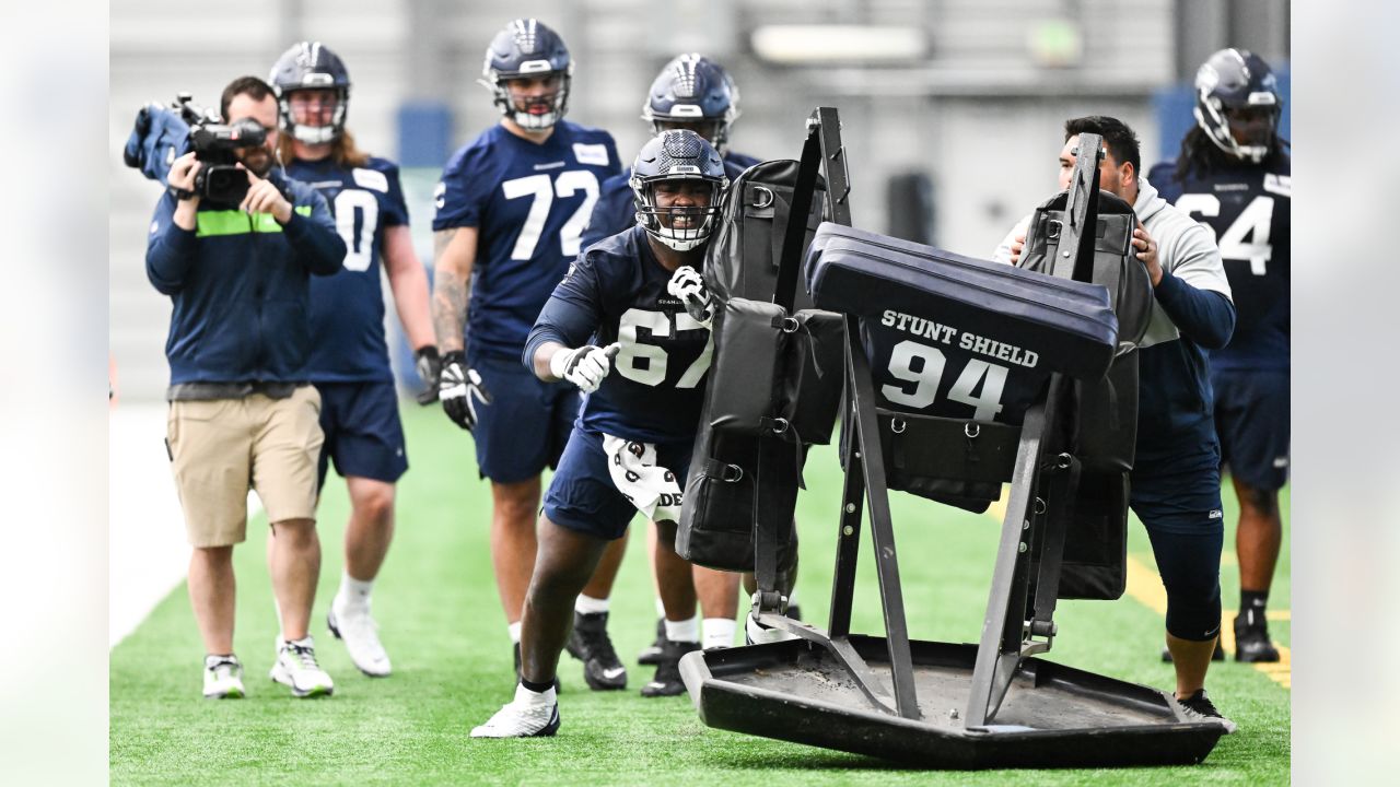 Seattle Seahawks - Charles Cross brings that Mississippi State Football  Bulldog mentality 