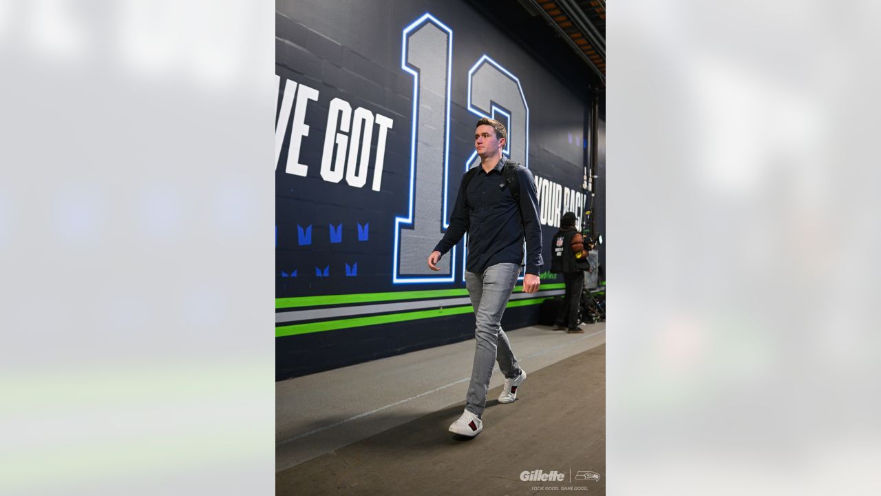 PHOTOS: Seahawks Arrive In Style For Primetime Matchup With 49ers