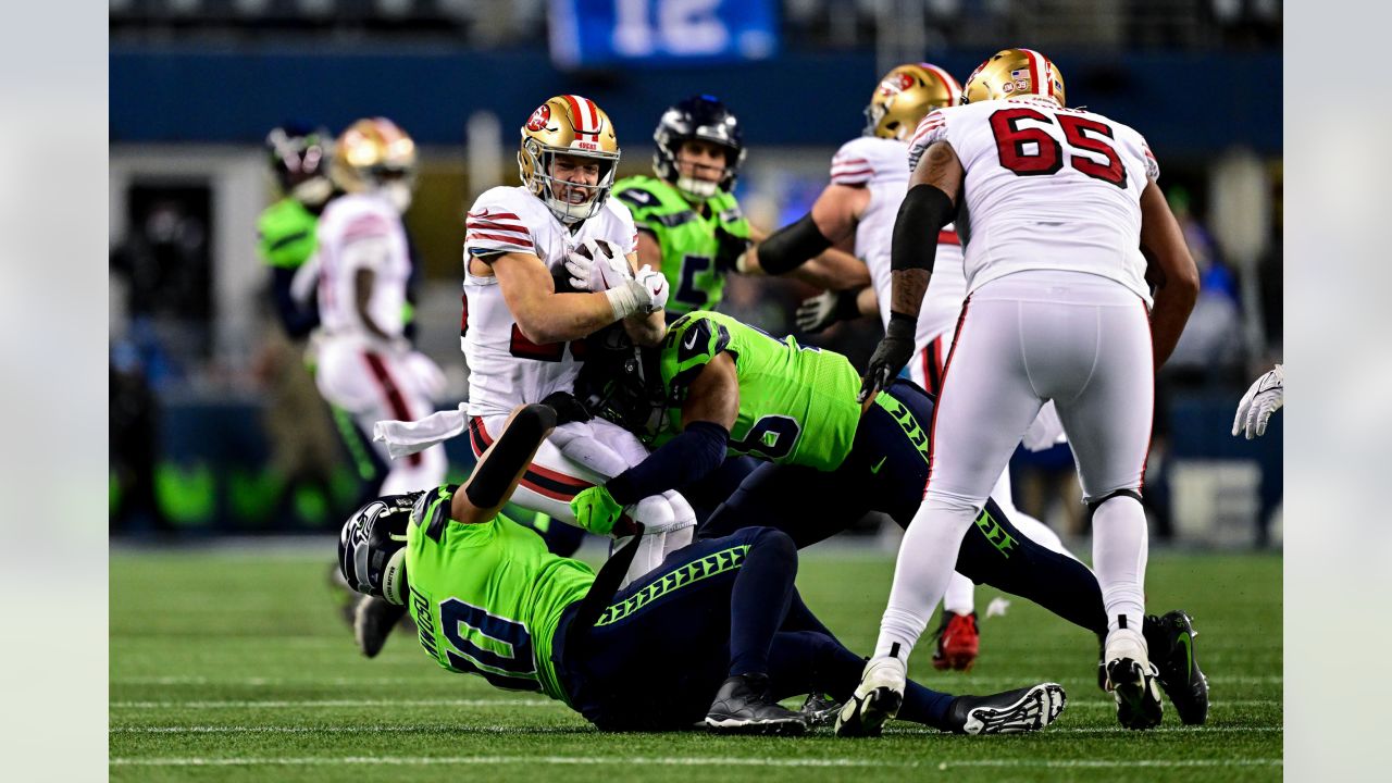 Seahawks nose tackle Bryan Mone leaves 49ers game with ACL injury