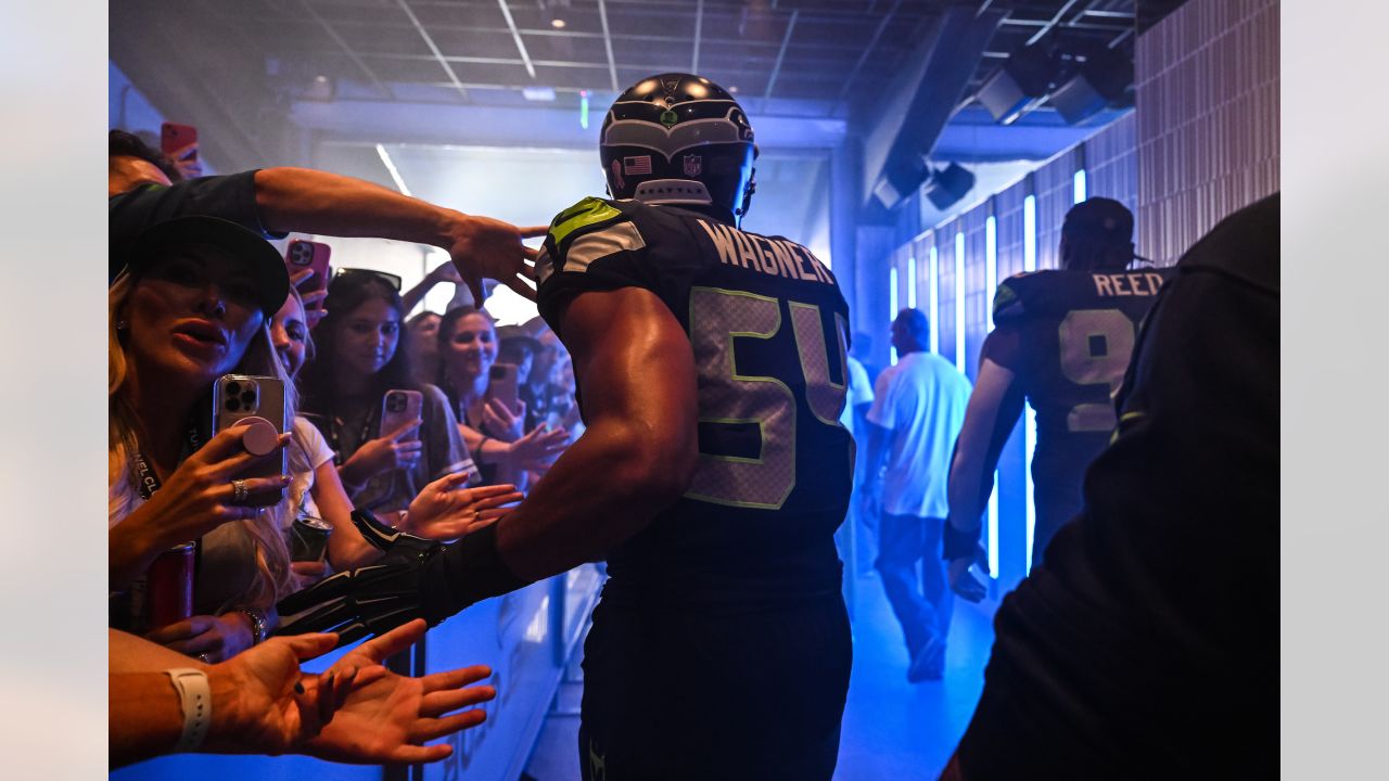 Bobby Wagner gets huge ovation in Seattle Seahawks return