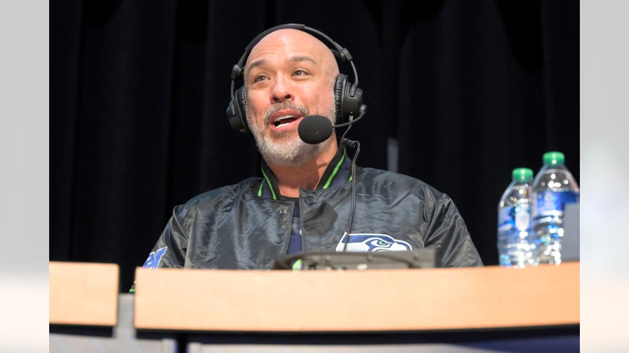 Throwing it back to @jokoy raising the @12s flag last Sunday. Who