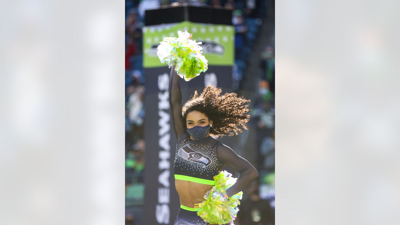 Thursday Round-Up: Behind The Scenes With Rookie Seahawks Dancer Geena